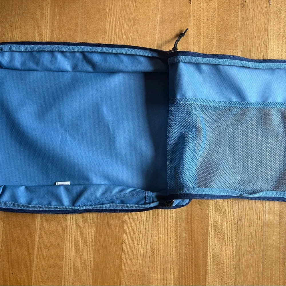 Eagle Creek Meduim Expandable Blue Tablet Sleeve
